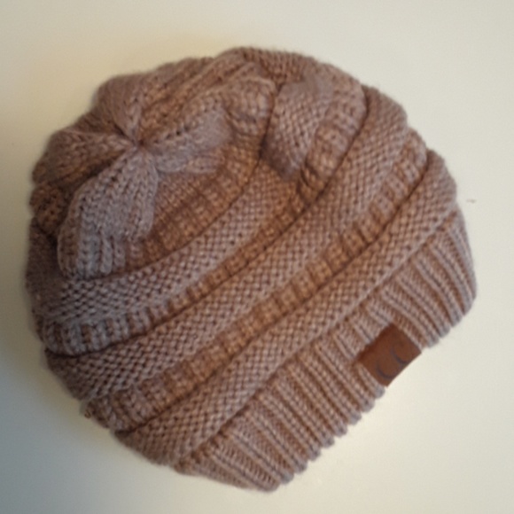 C.C Accessories - C.C BEANIE BEAUTIFUL COLOR EXCELLENT CONDITION